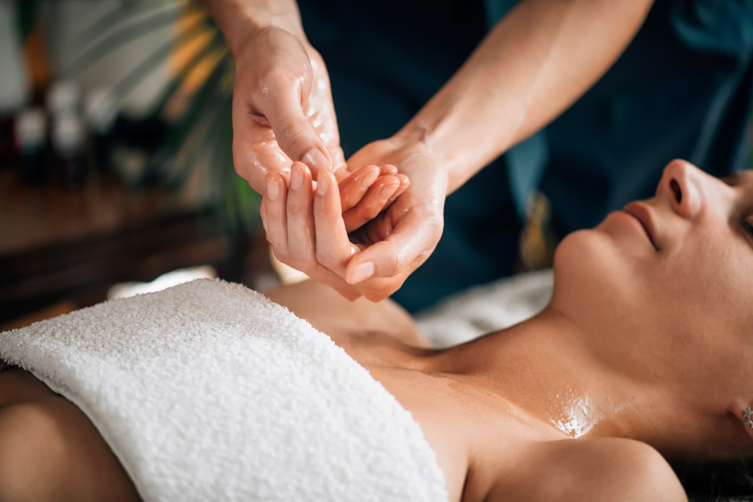 Ayurvedic oil massage treatment
